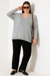 Γυναικεία Μπλούζα σε Πλεκτό V Ασύμμετρο, Γκρι Πίσω πιο Μακρύ Curve-Plus Size