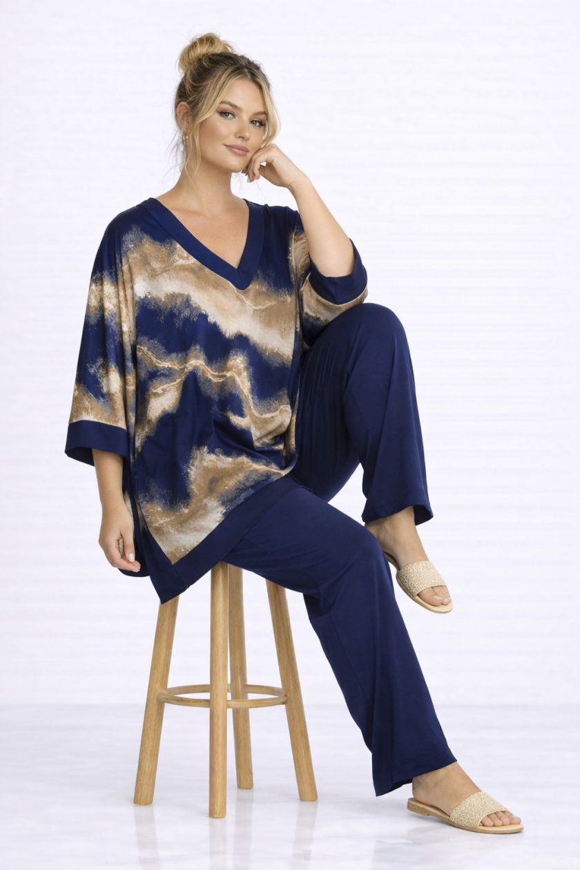 Γυναικεία Μπλούζα Tie-dye print σε navy & μπεζ με Πλαϊνό Άνοιγμα -Plus Size