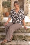 Γυναικεία Loose Μπλούζα Tequila με Γεωμετρικό Print & V Λαιμόκοψη – Λευκό/Μπεζ