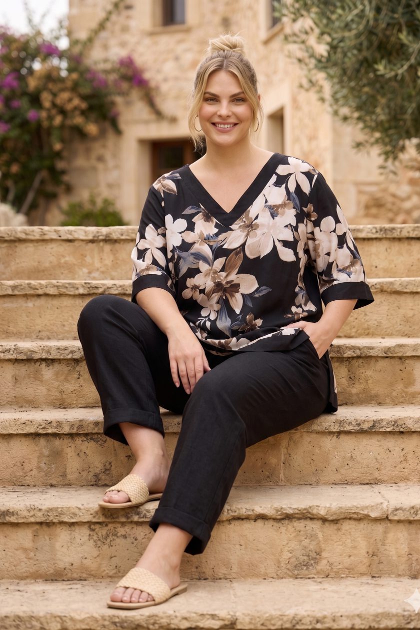 Γυναικεία Μπλούζα Oversized με Φλοράλ Μοτίβο και Πλαϊνά Ανοίγματα. Μαύρη Φάσα-Plus Size