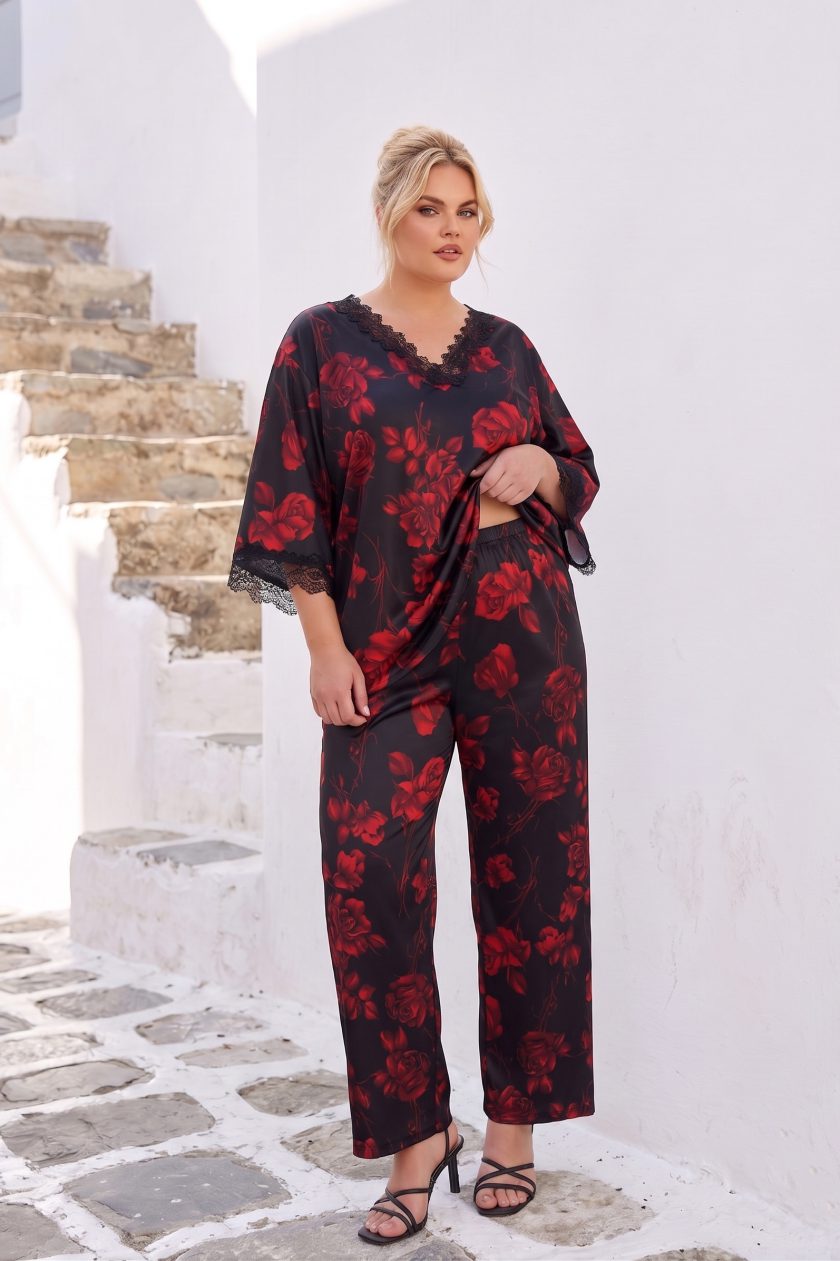 Plus size γυναικείο σετ με κόκκινα λουλούδια και wide leg παντελόνα