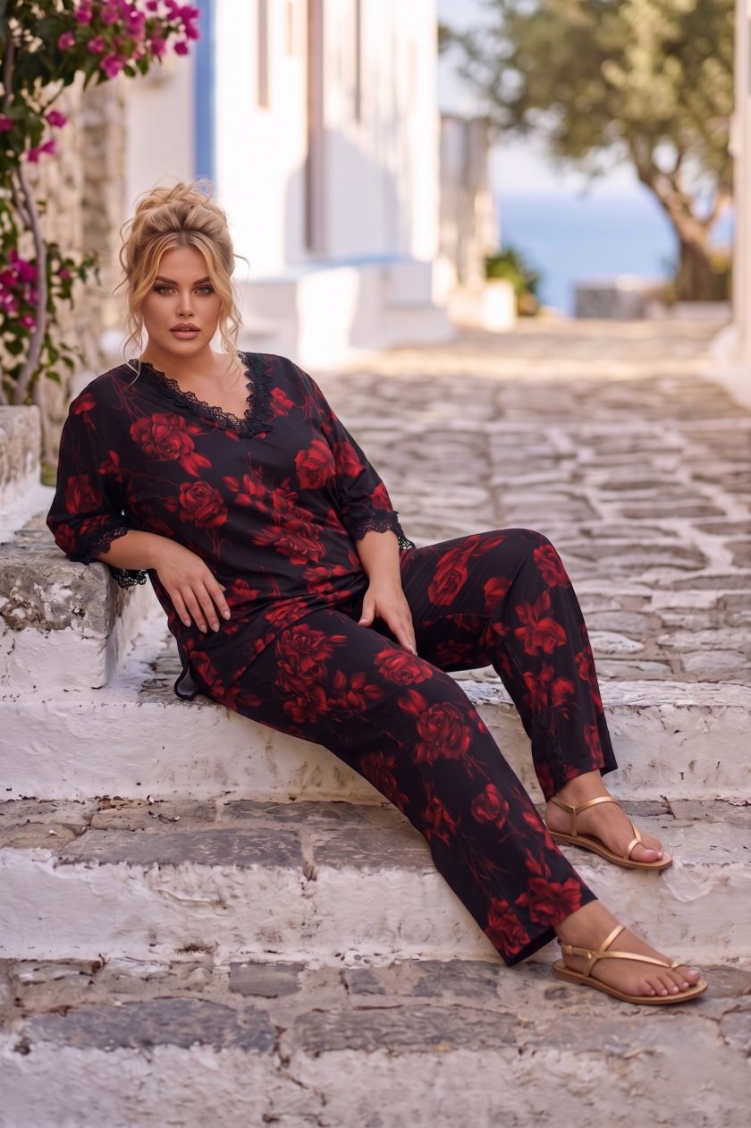 Plus size γυναικείο σετ με κόκκινα λουλούδια και wide leg παντελόνα